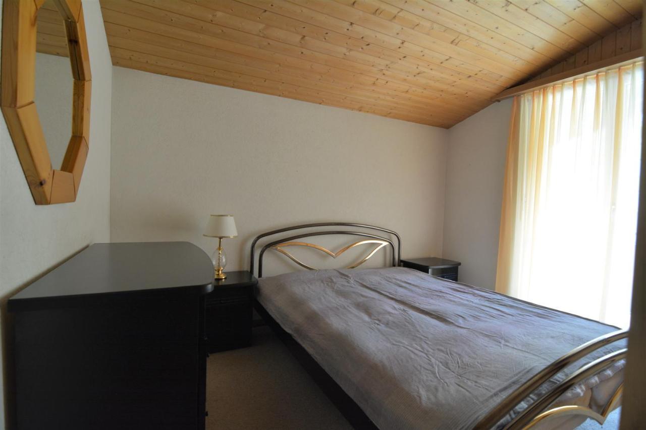 Tgesa Zundregn Apartman Savognin Kültér fotó